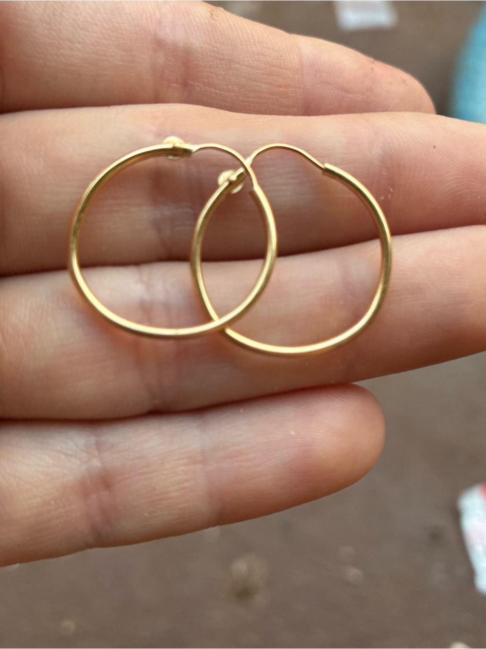 Vintage solid 14k yellow gold hoop earrings - Picture 2 of 10